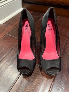Shi by JOURNEYS Black Peep-Toe Heels with Pink Insole